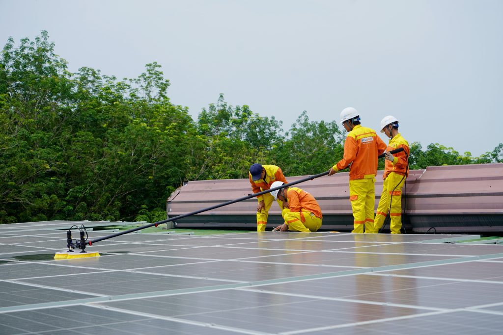 other considerations with solar panel cleaning - -eezie cleaning